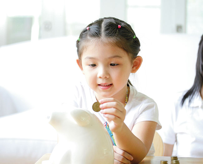 สอนลูกให้รู้จักการออมเงิน ให้ไม่มากไปแต่ต้องให้พอดี