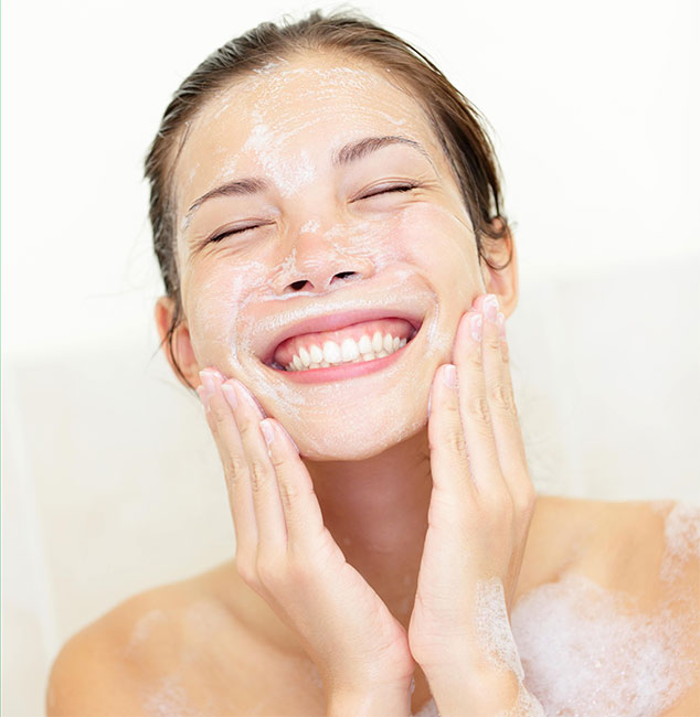 การล้างหน้าด้วยครีมน้ำนม คลีนซิ่งมิลค์