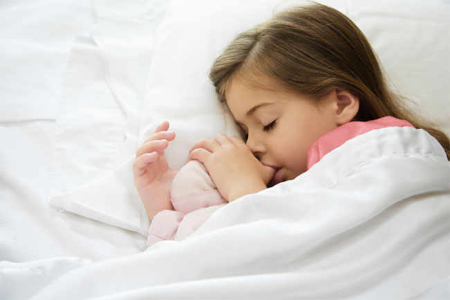 ลูกดูดนิ้วหรือดูดขวดน้ำมากจะทำให้ฟันเกไหม