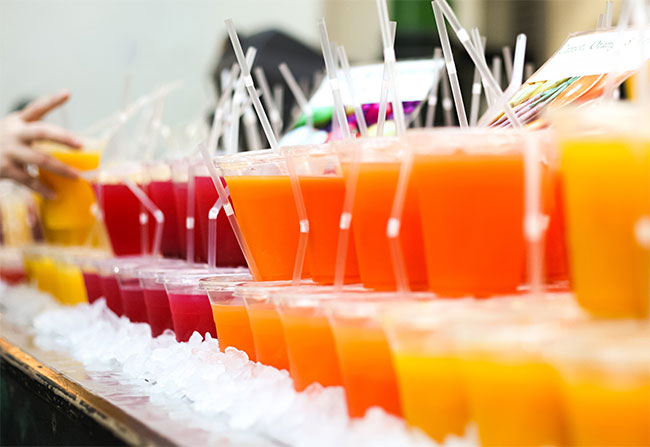 ให้ลูกทานน้ำผลไม้กล่องหรือขวด แทนผลไม้สดได้หรือไม่