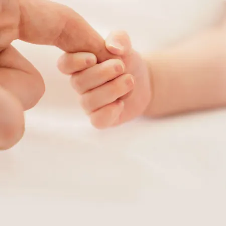 โรคผื่นผิวหนังอักเสบที่มือ