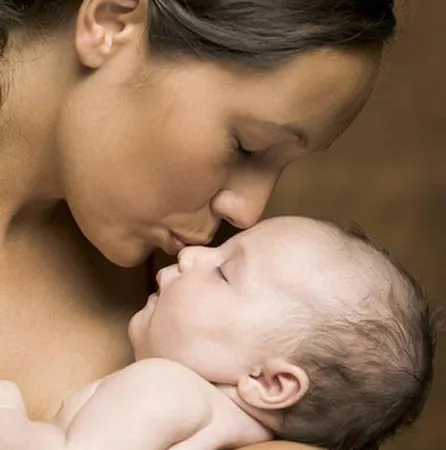 เสริมสร้างสมองลูกน้อยด้วยการกอด