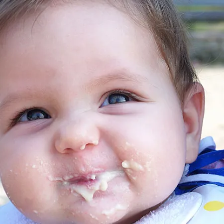 เด็กอายุขวบครึ่ง ท้องผูกบ่อย ตั้งแต่เริ่มทานนมผสม