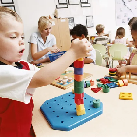 ลูกน้อยวัย 2 ขวบ สนุกกับการใช้ประสาทสัมผัสทั้ง 5