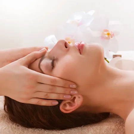 การนวดหน้า ทำให้ ผิวพรรณเปล่งปลั่ง