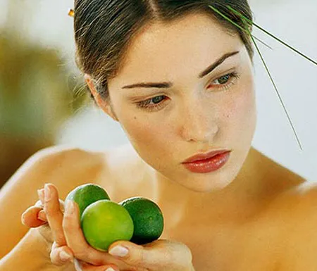 หน้าขาวใสปิ๊ง แบบเร่งด่วนด้วยมะนาว