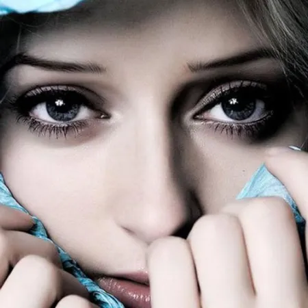Celebrity Eyes เทคนิคใหม่เนรมิตตาสองชั้น