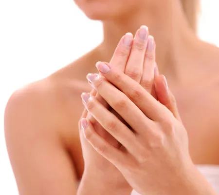 ผิวแขนและขามีหนังลอกเป็นขุยผิดปกติ