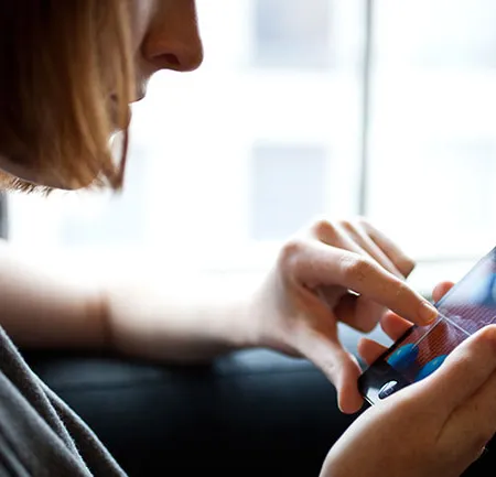 ใช้มือถือให้น้อยลง ห่างไกลโรคมะเร็ง