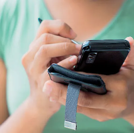 ดูทีวี แชทสมาร์ทโฟนในที่มืด เสี่ยงต้อหิน