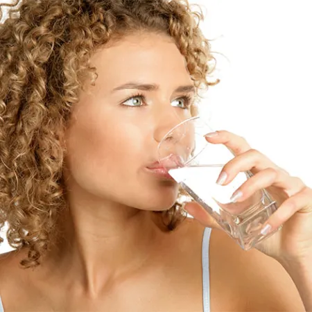 ดื่มน้ำมาก อาจไม่ได้ช่วยให้สุขภาพดีขึ้น