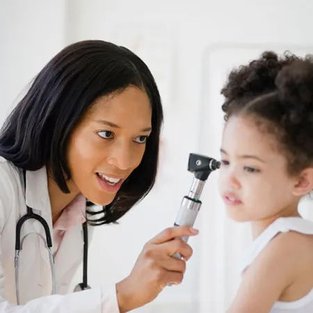 แย่แล้ว แมลงเข้าหูเจ้าตัวเล็ก