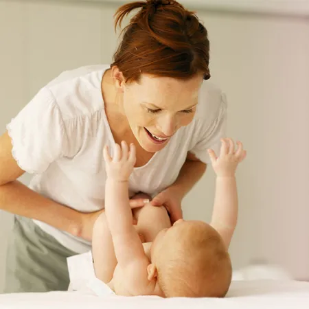 เช็ดหูให้ลูกน้อย