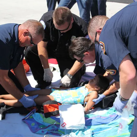 ช่วยอย่างไรเมื่อลูกจมน้ำ ปฐมพยาบาลเด็กจมน้ำ