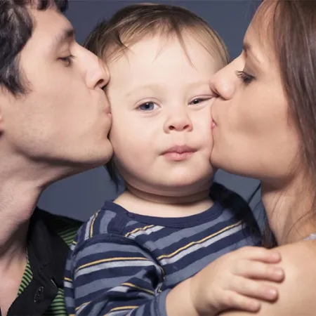 ทั้งพ่อทั้งแม่ต้องช่วยกันเลี้ยงลูก