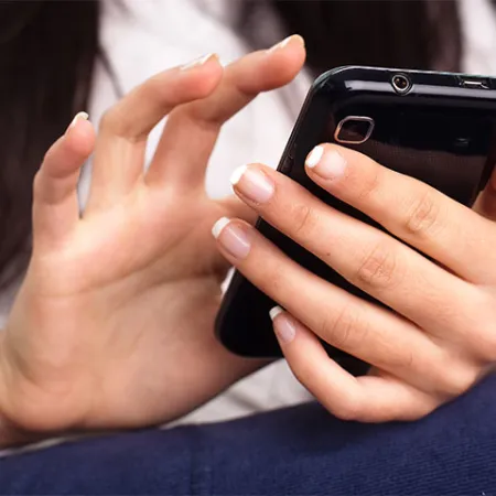 ระวังสมาร์ทโฟนตัวการทำแก่ก่อนวัย