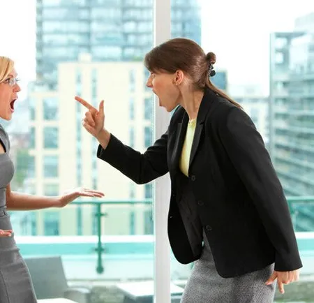 4 เทคนิครับมือมนุษย์ลุงป้าในที่ทำงาน