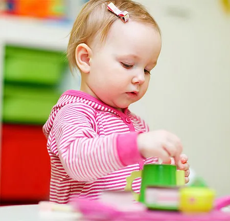 วิธีแก้ไขลูกน้อยไม่ยอมทานข้าวห่วงแต่เล่น