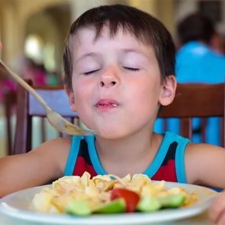 ลูก 8 ขวบติดเค็มมากใส่น้ำปลาเพิ่มตลอด