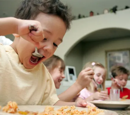 ลูกอายุ 6 ขวบฝึกให้ลูกทานข้าวกล้อง