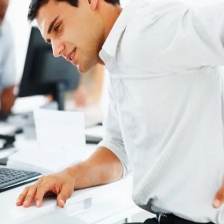 นั่งหลังค่อม เสี่ยงหมอนรองกระดูกเสื่อม