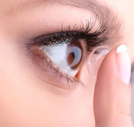 สวมคอนแทคเลนส์นาน ระวังตาแห้งจนรักษาไม่ได้