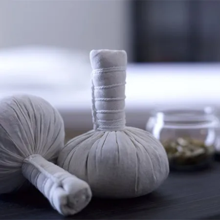 ลูกประคบงาดำ ช่วยหน้าไบรท์ใสปิ๊ง