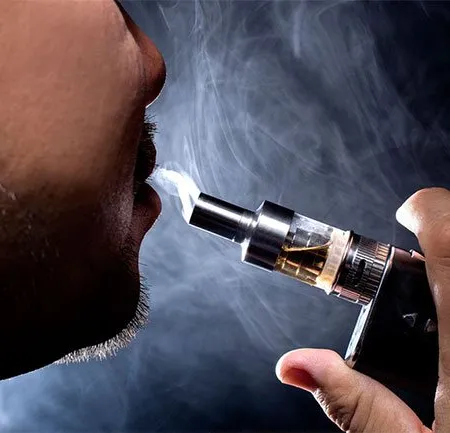 บุหรี่ไอระเหยมีความเสี่ยงน้อยกว่า